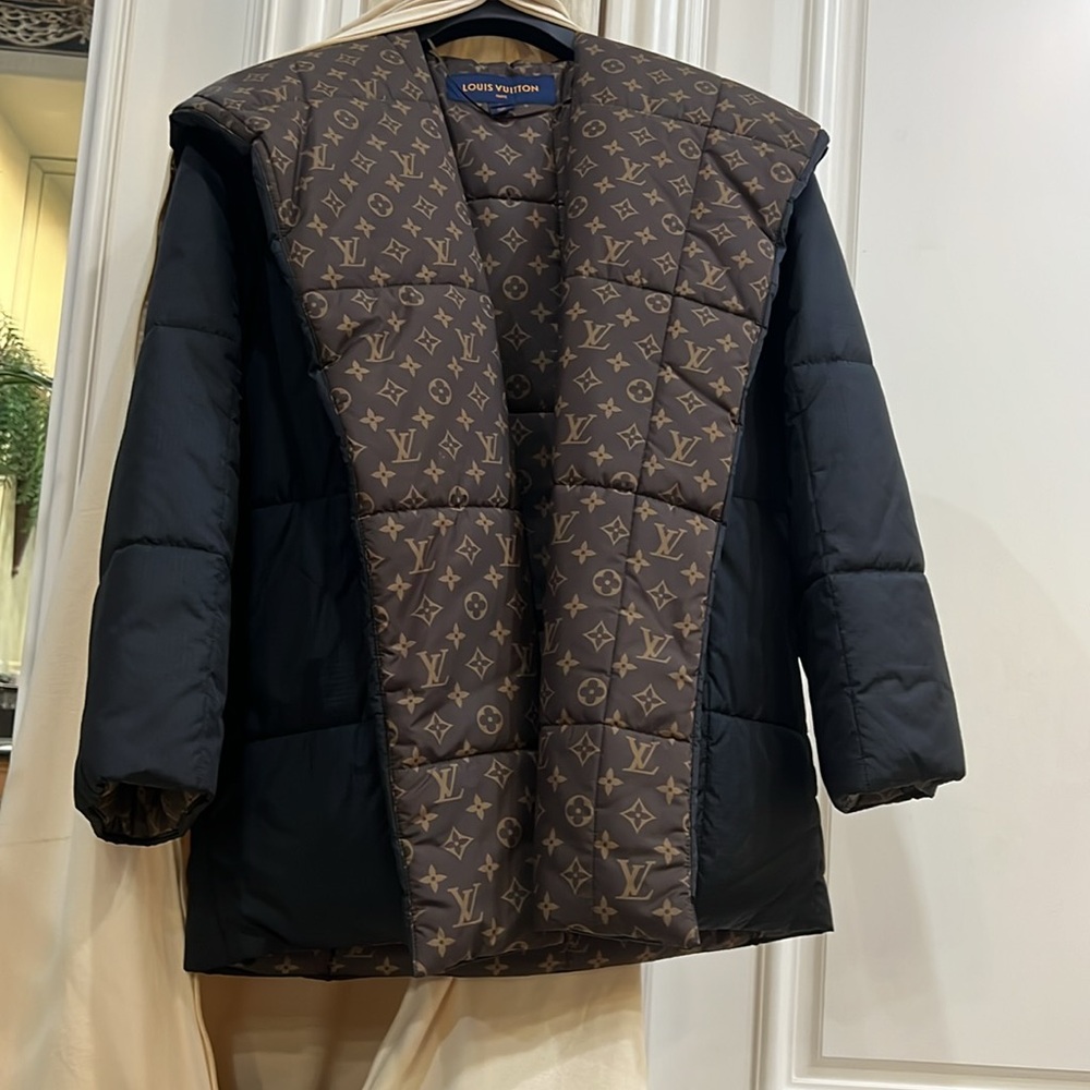 Louis Vuitton coat - Picture 9 of 16